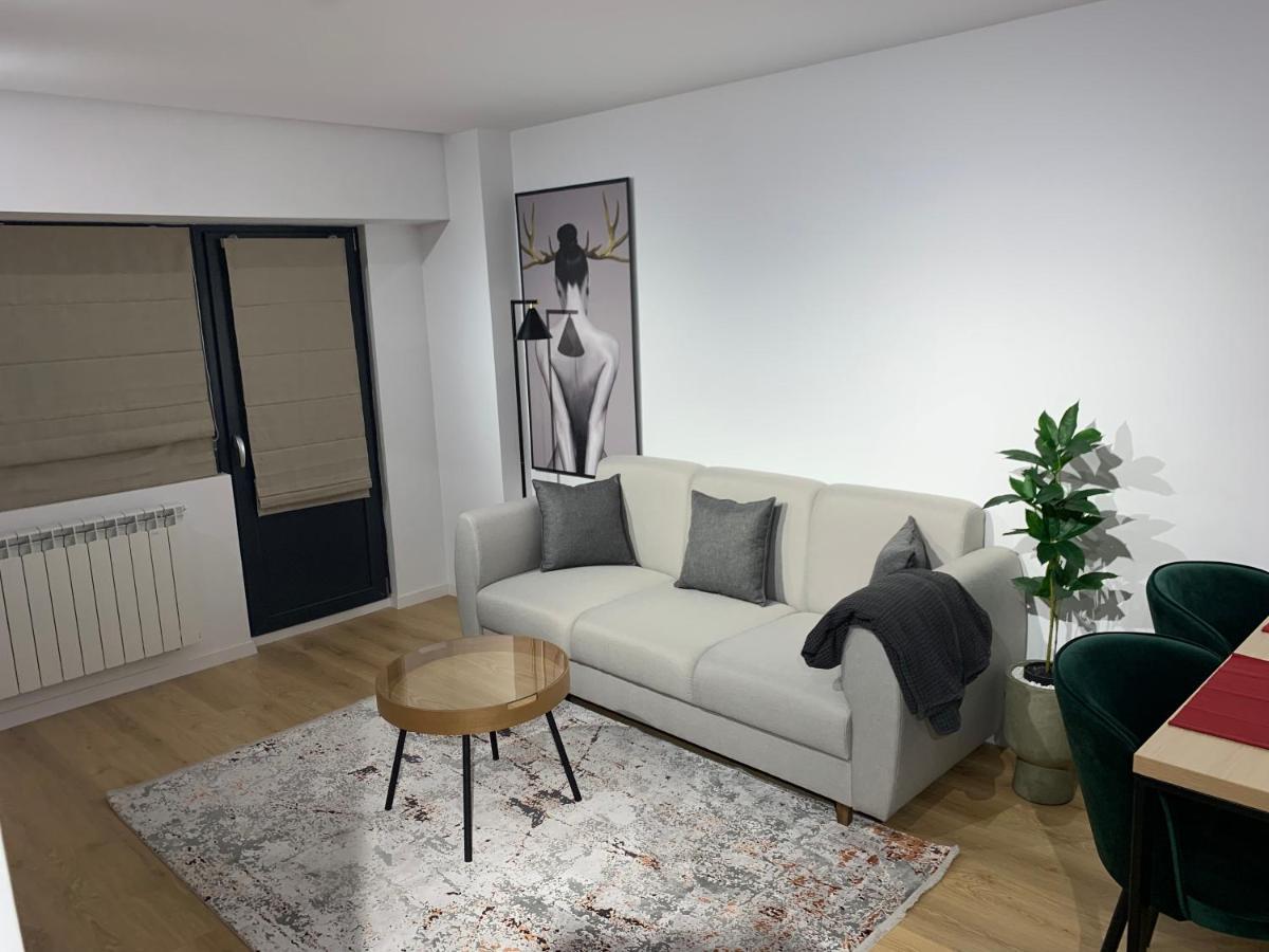Prosper Plaza Aparthotel Boekarest Buitenkant foto
